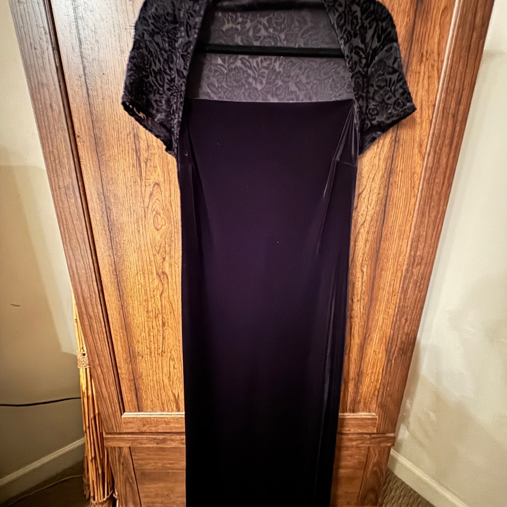 Elegant Black Velvet Dress with Floral Boler